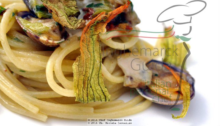 spaghetto vongole fiori di zucchine provolone