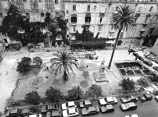 Piazza Bellini nel 1992